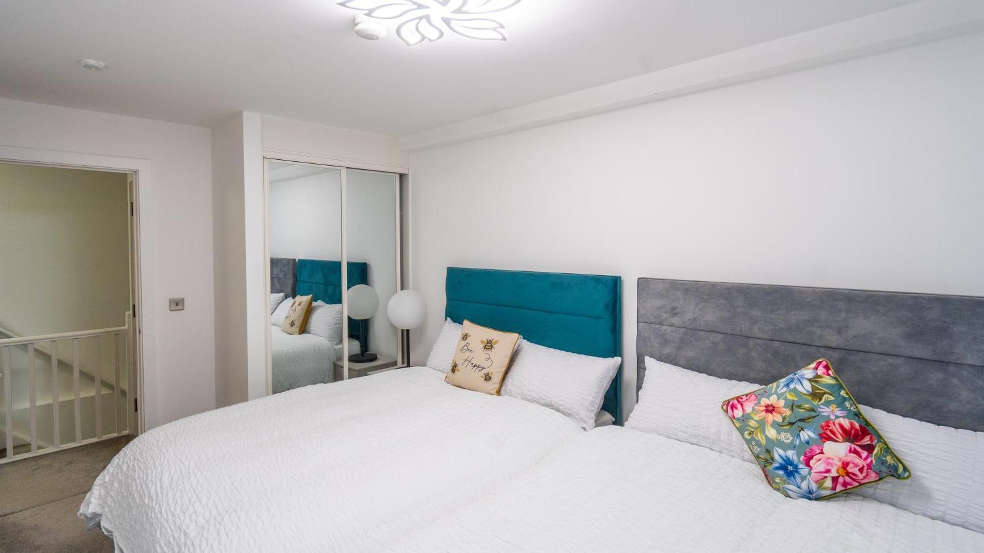 Mega7 Luxury 2bedrooms - 2baths, 3toilets Balcony And Free Car Park * Manchester