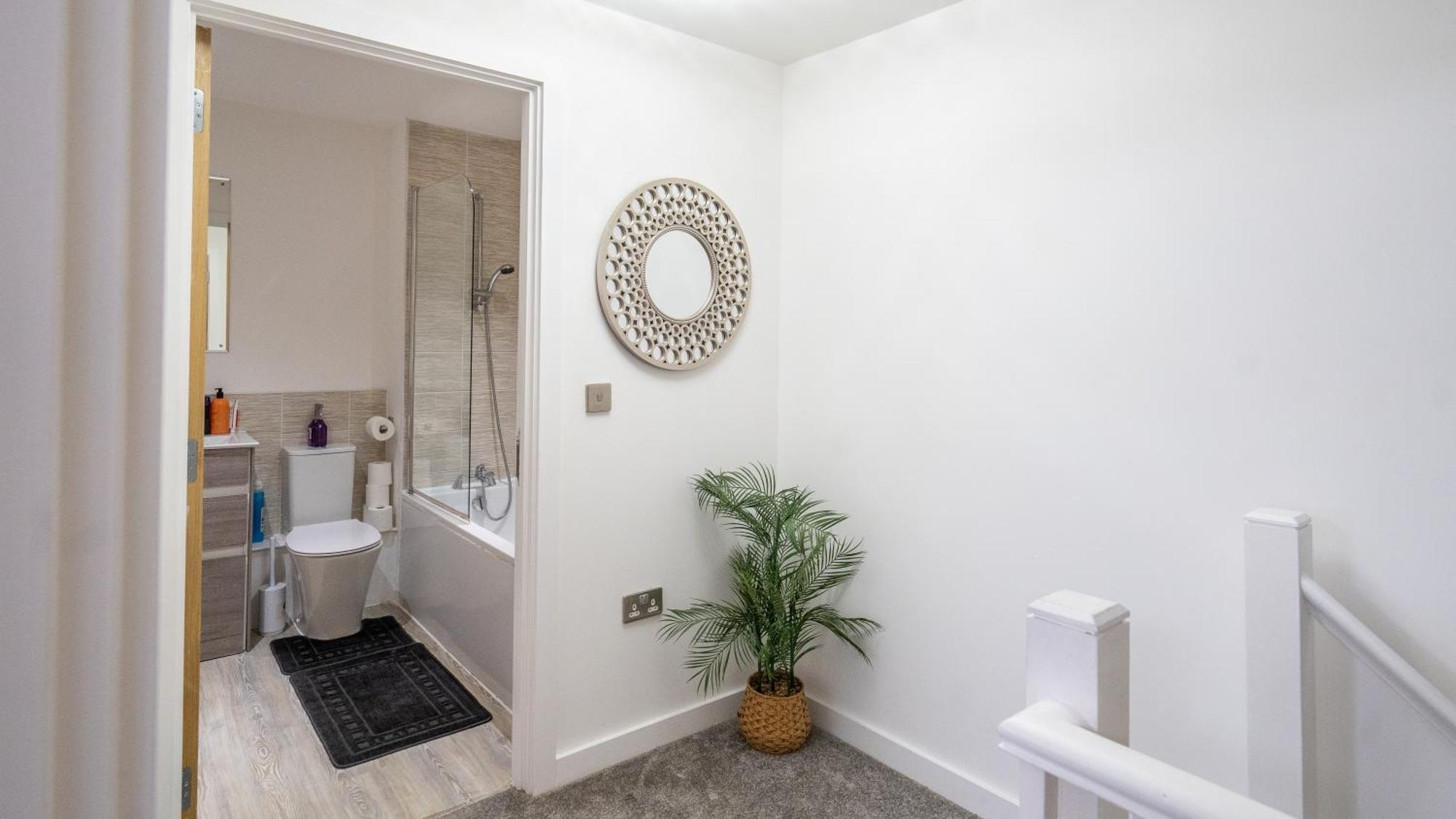 Mega7 Luxury 2bedrooms - 2baths, 3toilets Balcony And Free Car Park Villa