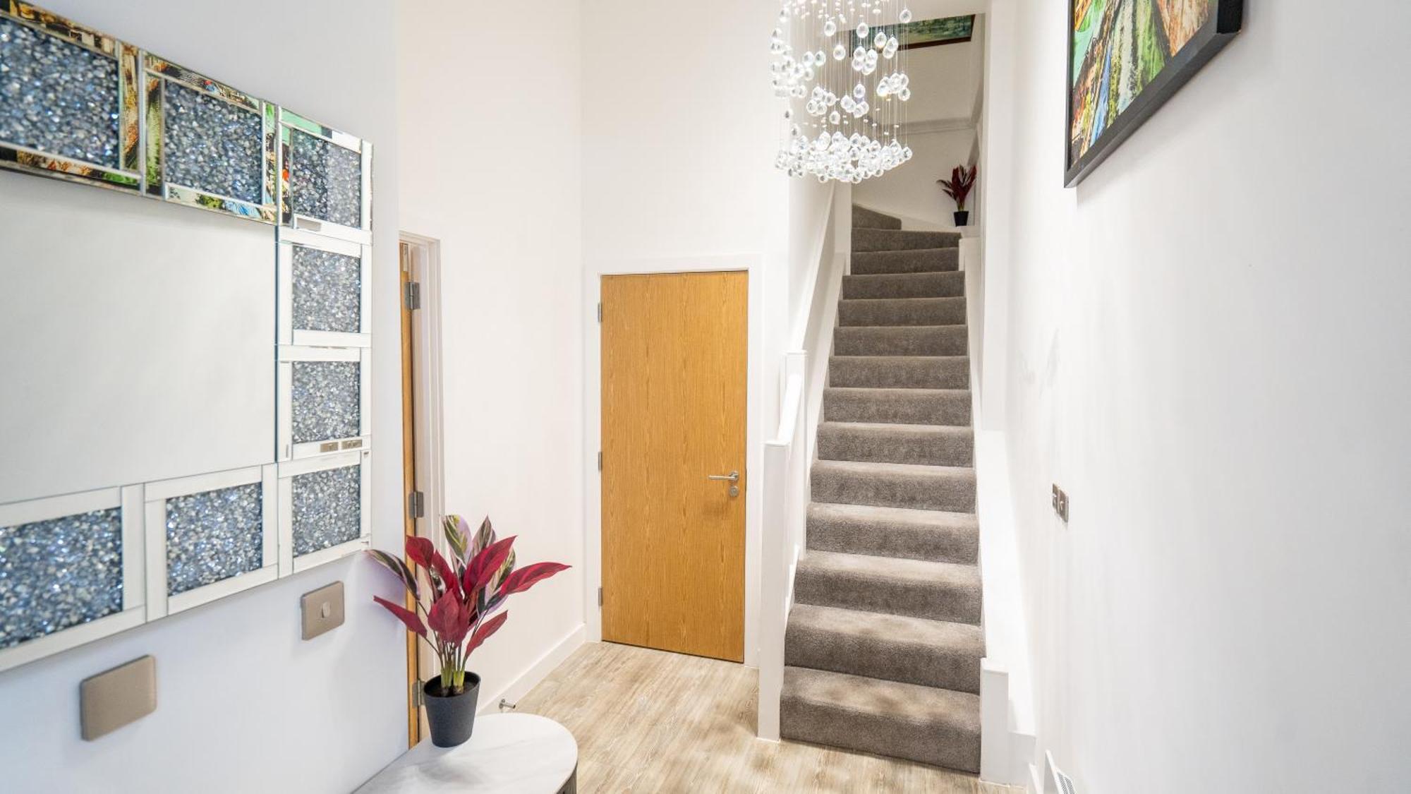 Mega7 Luxury 2bedrooms - 2baths, 3toilets Balcony And Free Car Park Villa *
